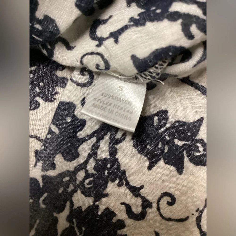 Honey Punch vneck Navy print Blouse Size Small